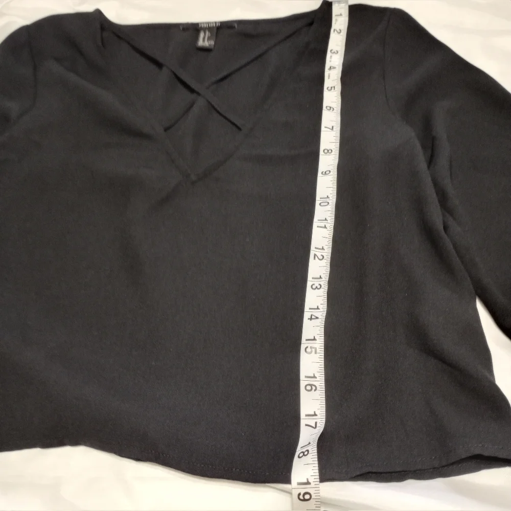 forever21 women's long-sleeved shirt with design on the front size‎ S